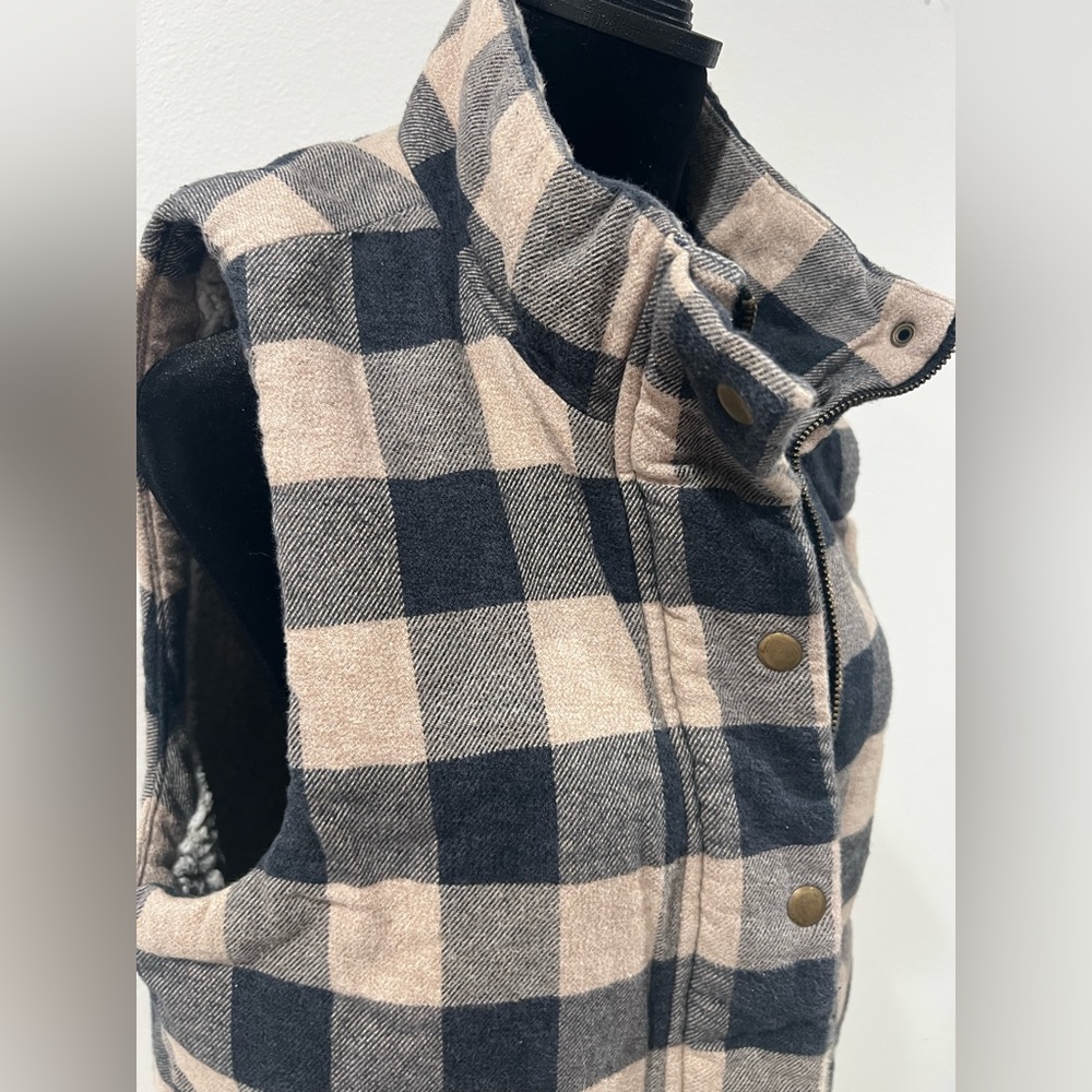Dylan - Buffalo Plaid Sherpa Lined Puffer Vest - Medium - Picture 2 of 5